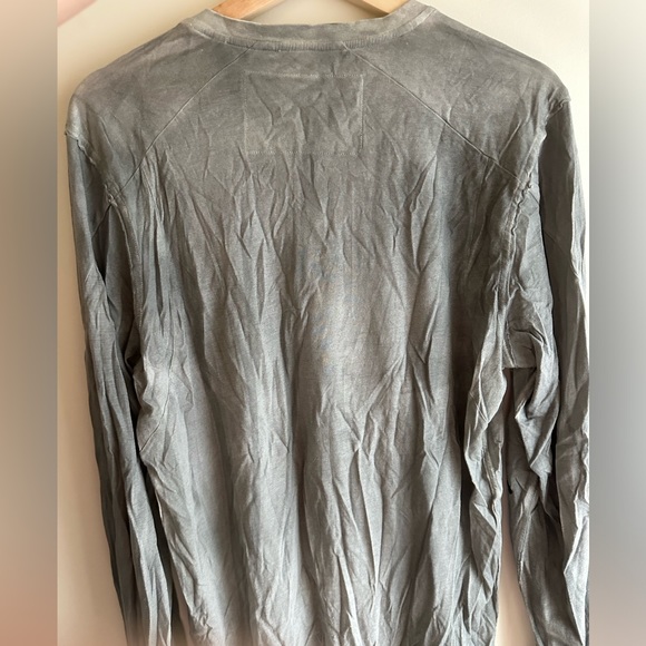 Guess Long Sleeve T - Picture 4 of 4